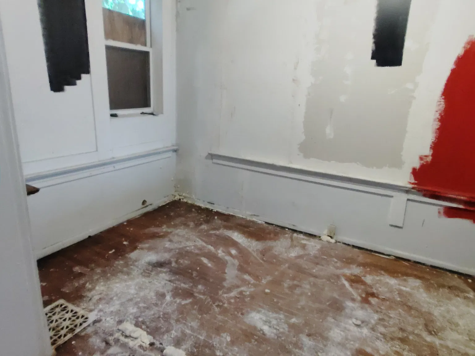 4 bed, 1100 sqft, $975 — Photo 3