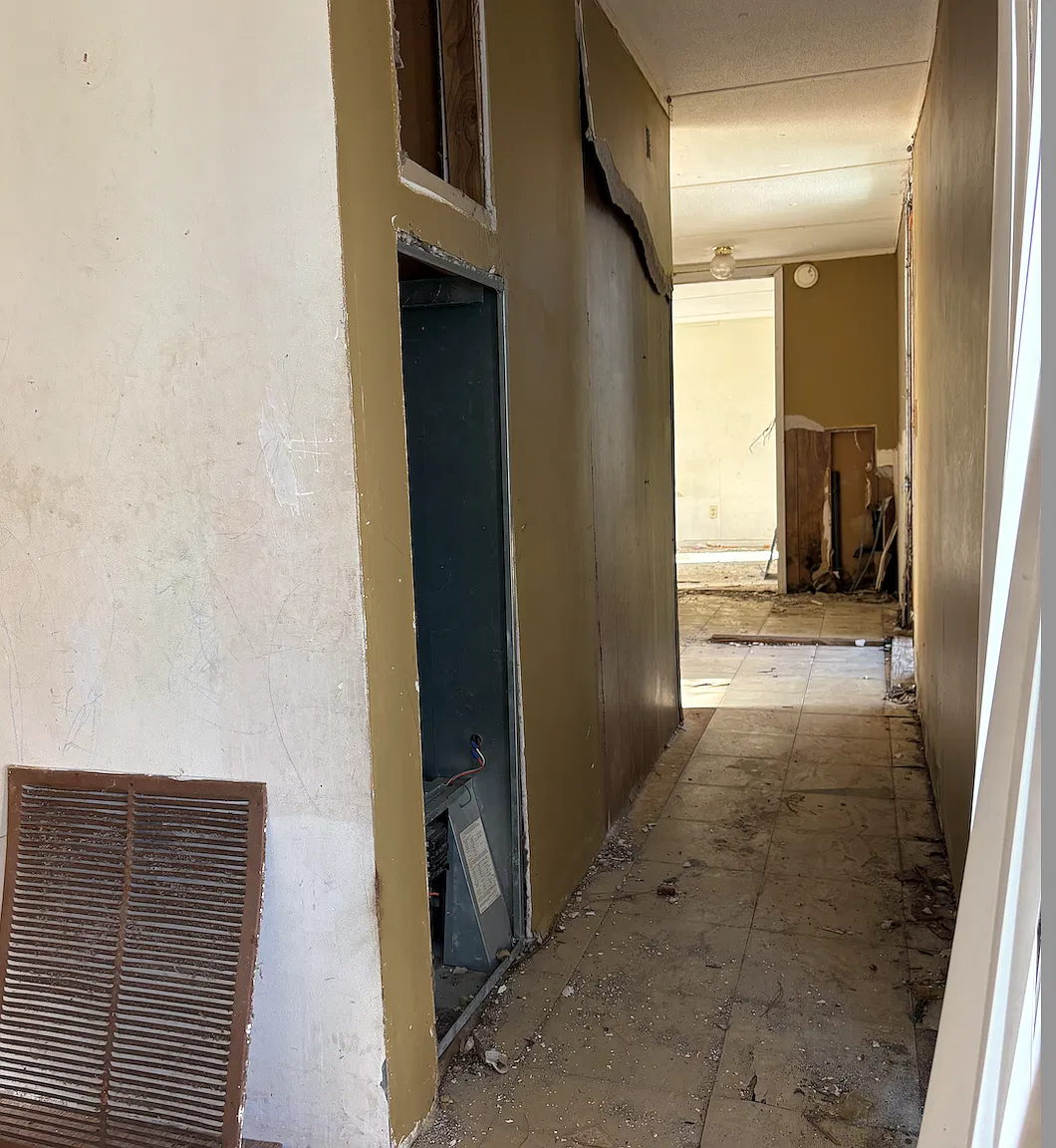 3 bed, 920 sqft, $225 — Photo 4