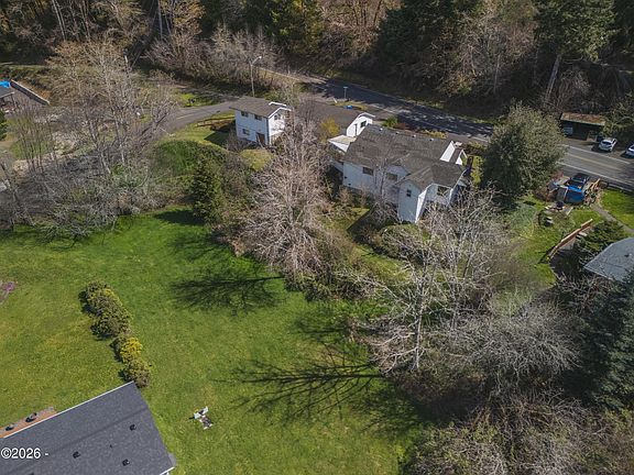 5th image of 534 NW Skyline Dr