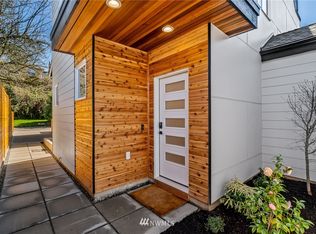 3220 60th Ave SW #B, Seattle, WA 98116