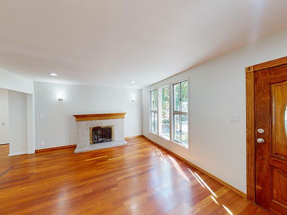 3rd image of 2847 Fairmount Ave
