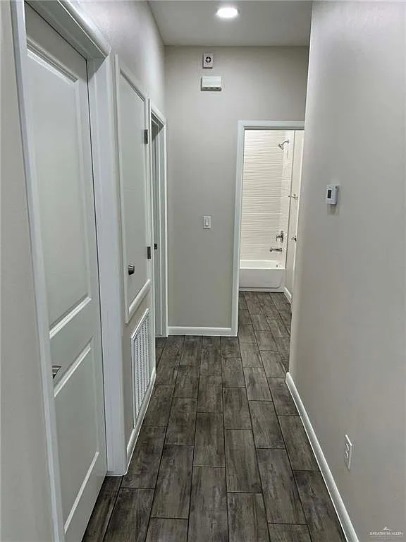 2 bed, 2.0 bath, 1100 sqft, $1,200 — Photo 2