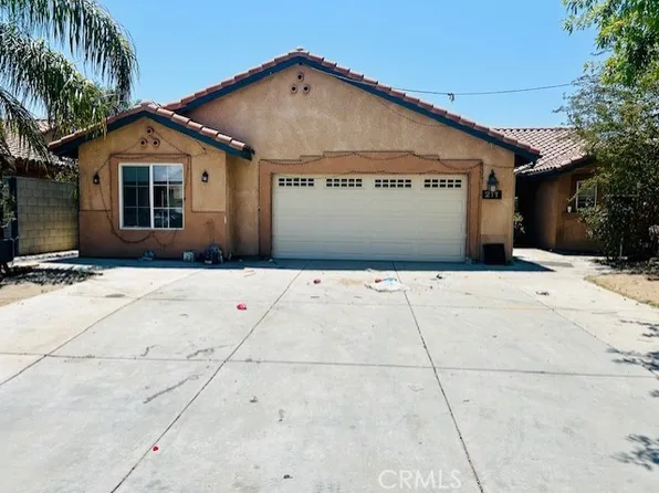 211 Scarletfire Dr, Bakersfield, CA 93307