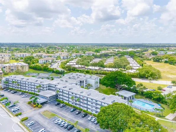 9233 SW 8th St APT 208, Boca Raton, FL 33428