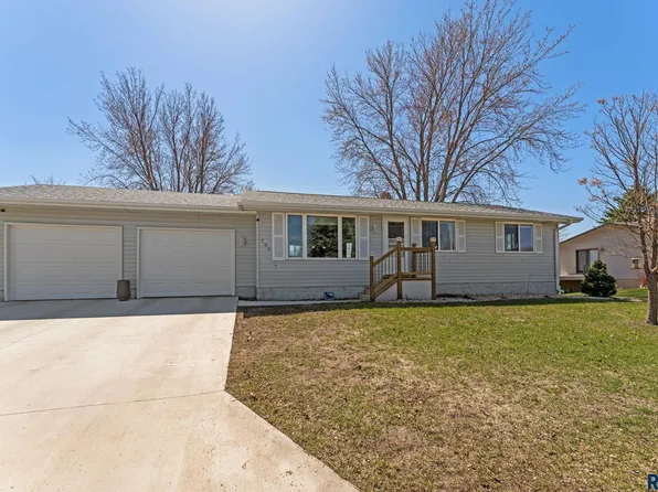 709 W Elm Ave, Flandreau, SD 57028