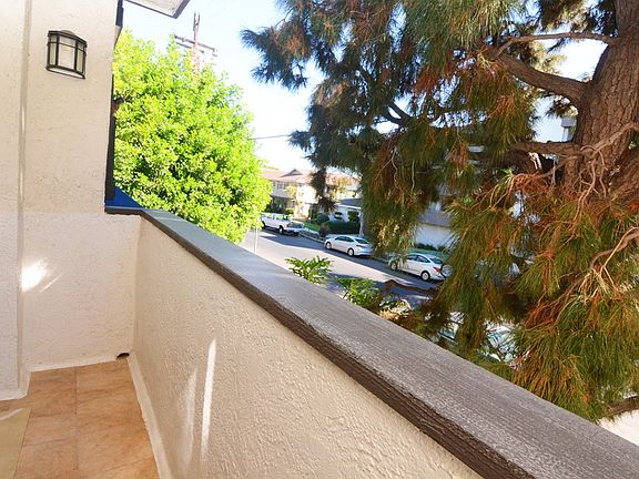 5th image of 5255 Bellingham Ave Unit 102