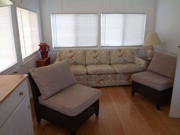 3rd image of 181 Oleander St