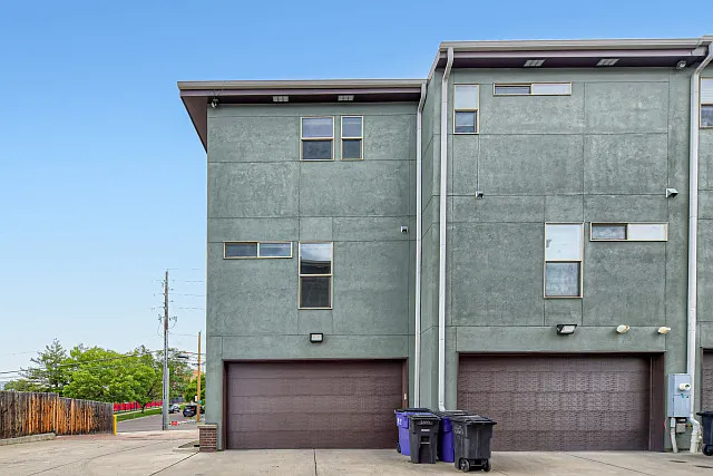 2100 N Clay St — Photo 22
