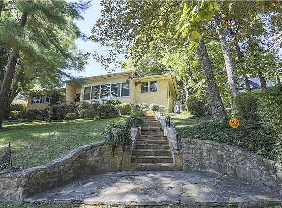 2nd image of 1703 Crestwood Dr