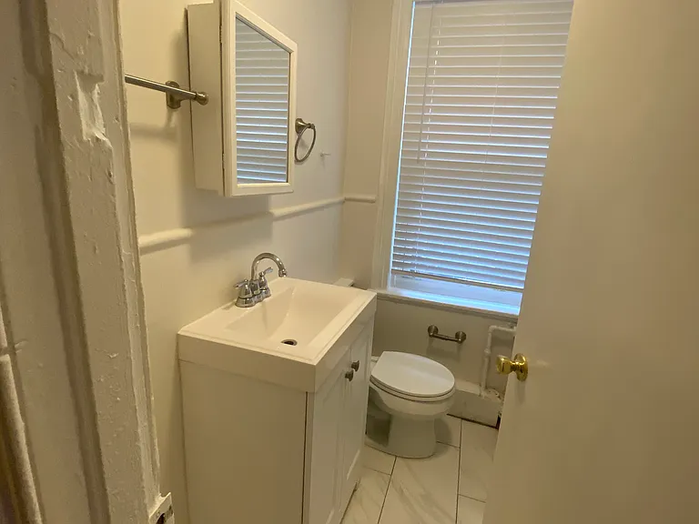 2047 Christian St #2R — Photo 9