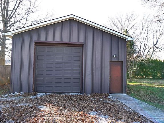 4th image of 12412 Eaton Blvd