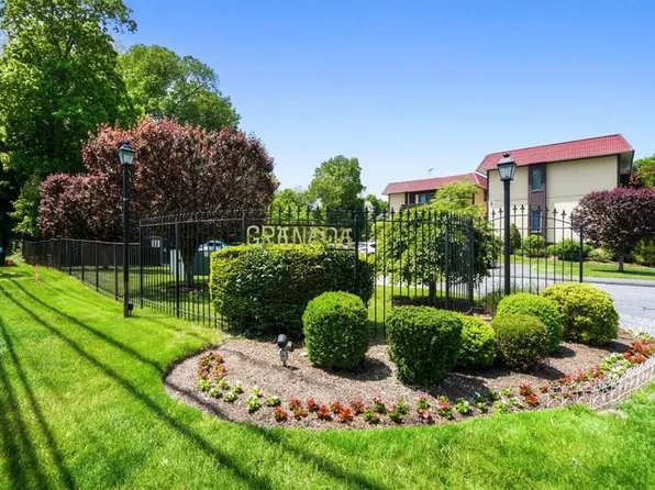 9 Granada Crescent #9, White Plains, NY 10603