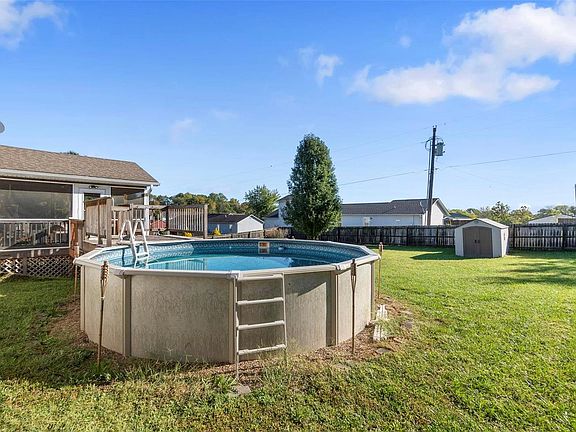 5th image of 240 Melissas Dr