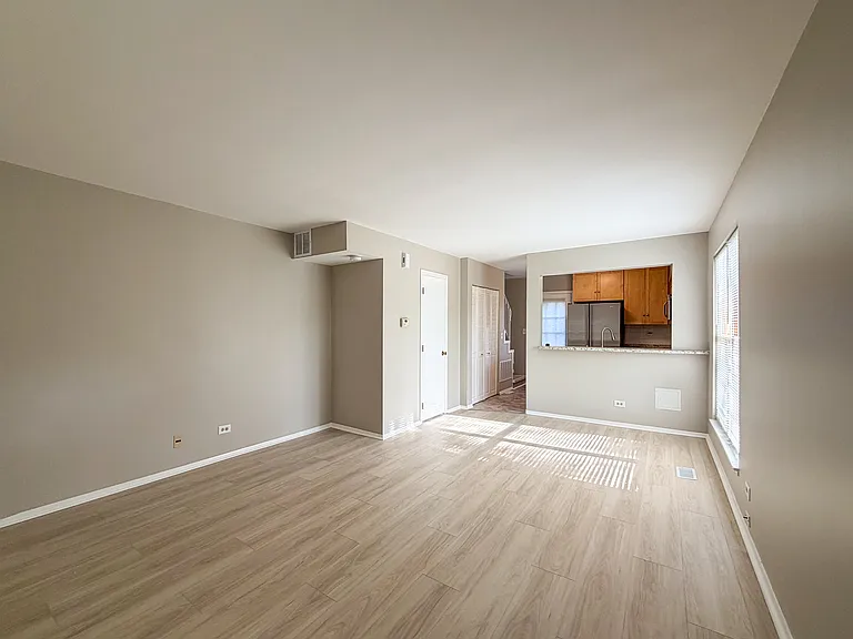 2615 Oakshire Ct — Photo 2