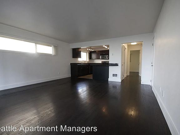 4th image of 401 Harvard Ave E APT 5
