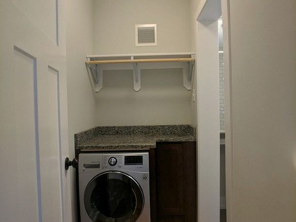 5th image of 550 W Arlington Pl #550205