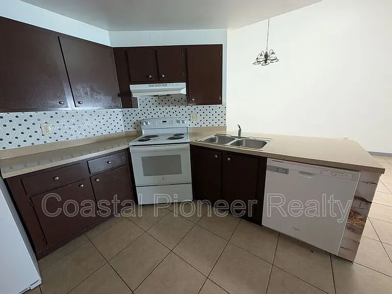 1331 Coolridge Dr — Photo 16