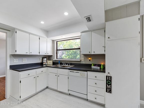 5th image of 808 Kensington Dr