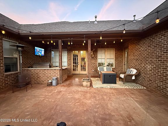 2nd image of 109 Hackberry Dr