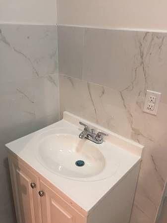 2nd image of 39 Maitland Pl #1