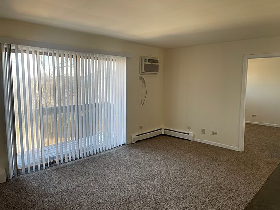4th image of 3815 W 124th Pl APT 3E
