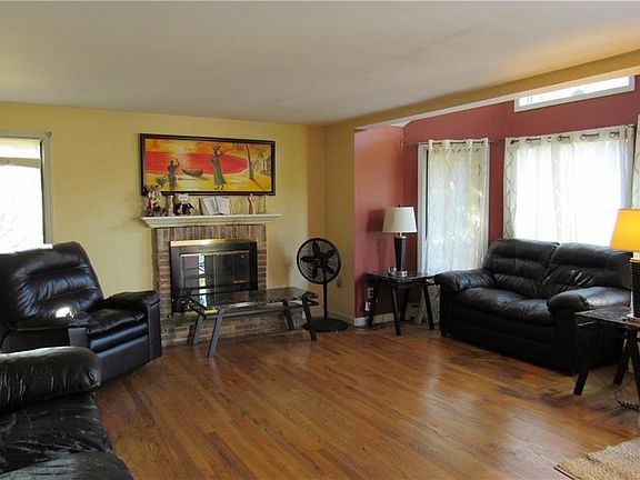 2nd image of 80 Picadilly Cir
