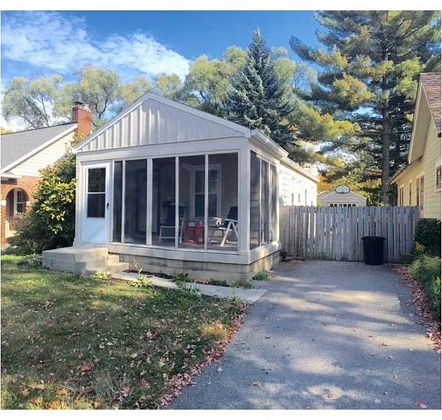 6163 Norwaldo Ave photo 1