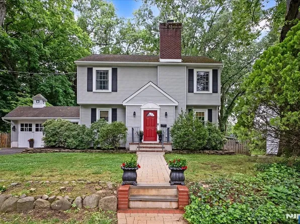 22 Sterling Pl, Glen Rock, NJ 07452
