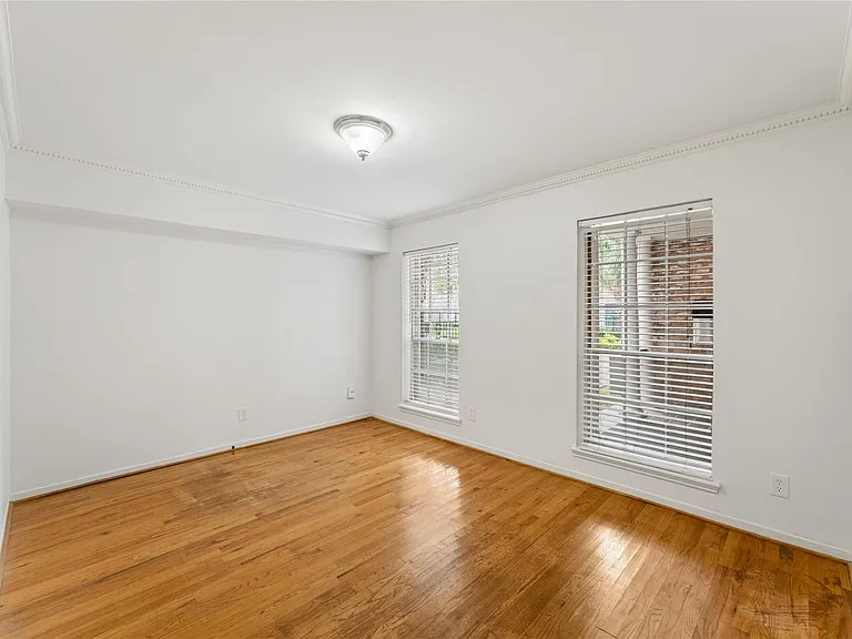 359 N Post Oak Ln #127 — Photo 21