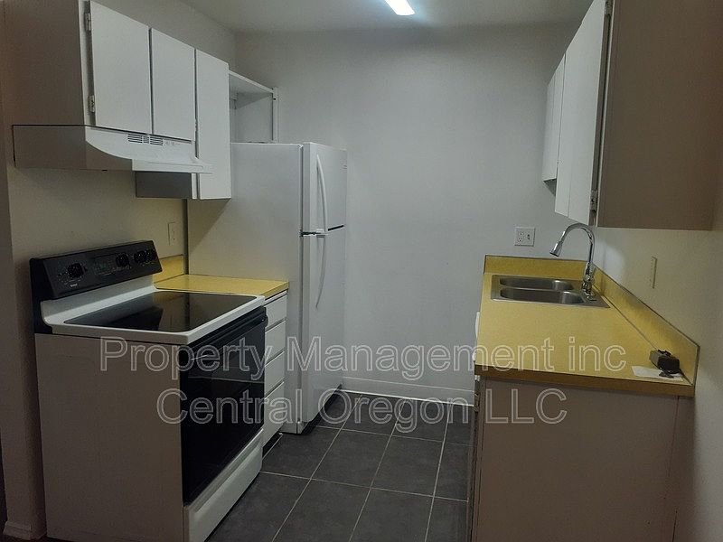 1st image of 1000 NE 3rd St