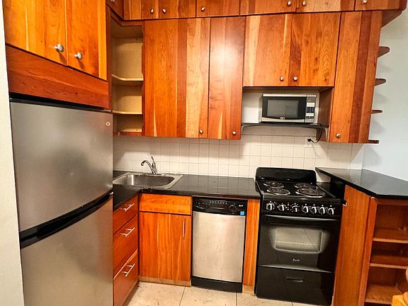 2nd image of 208 E 95th St #Y