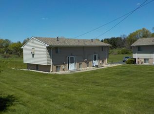 19468 Hickory Ridge Rd, Fenton, MI 48430