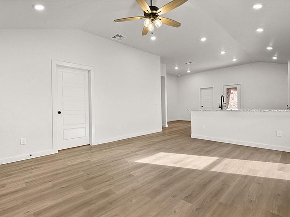 4th image of 2611 Garland Ave
