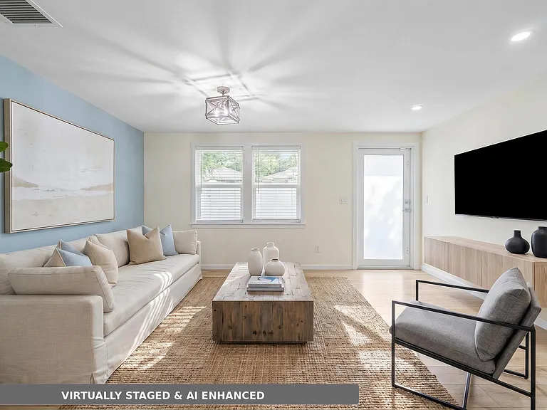 353 E Lakewood Rd — Photo 1