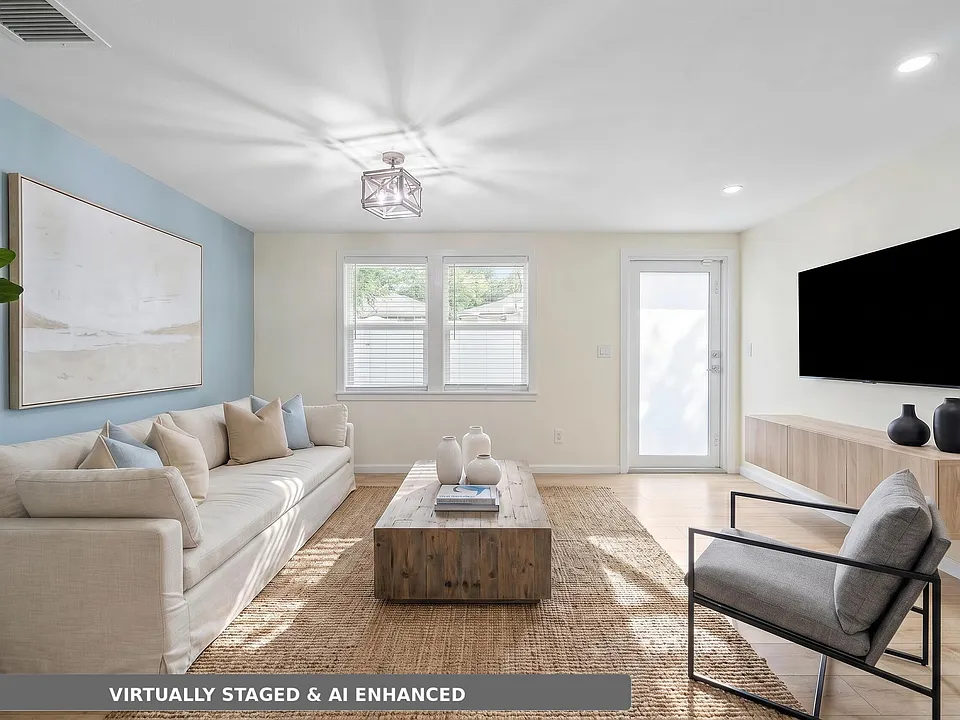 353 E Lakewood Rd