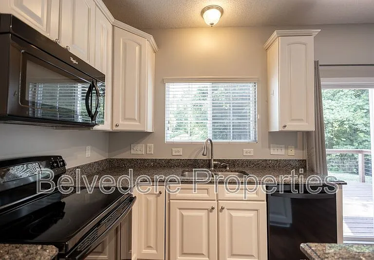 1922 Munn Cir — Photo 9