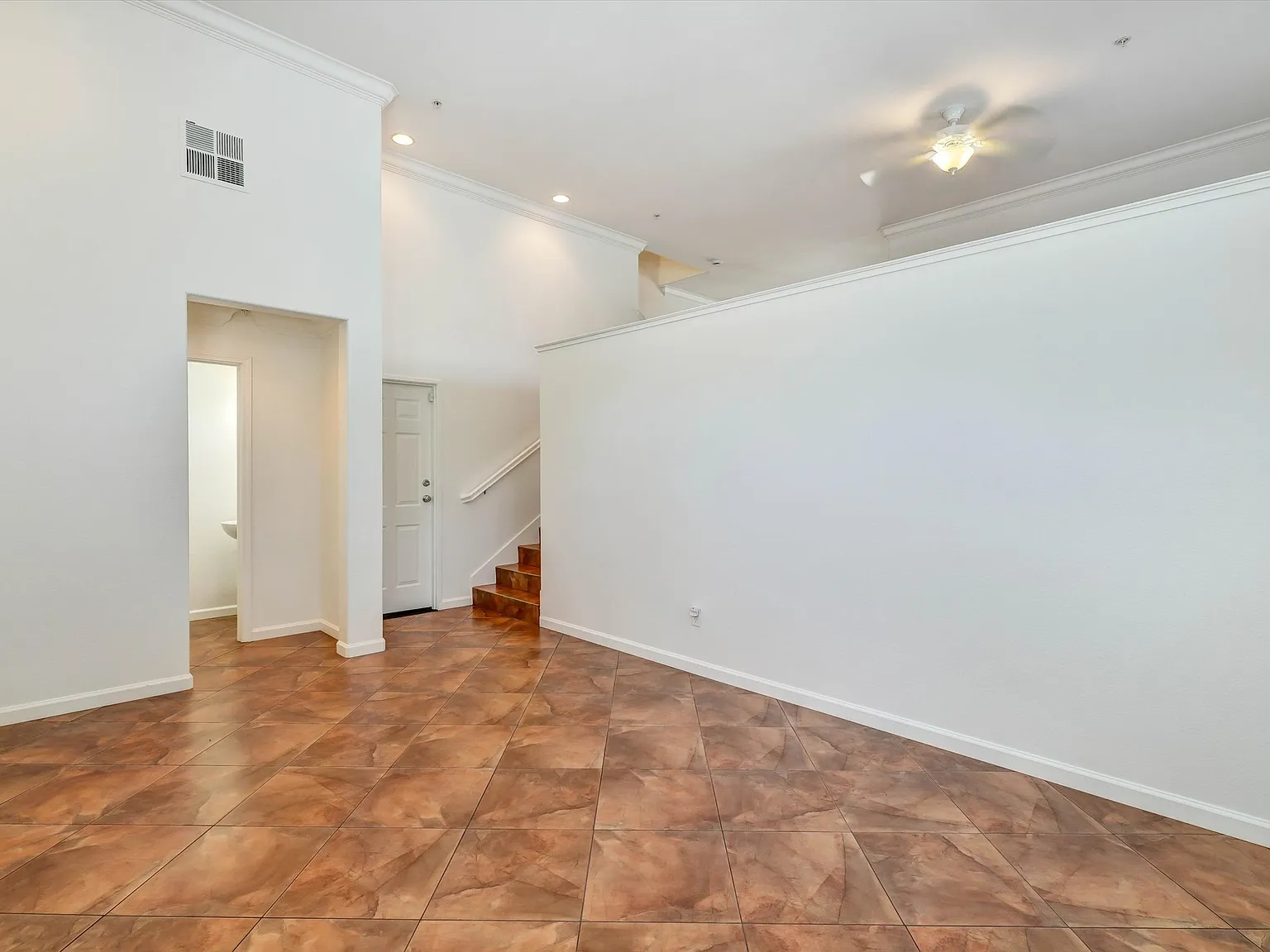 3 bed, 2.5 bath, 1700 sqft, $4,650 — Photo 2