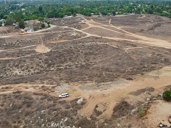 3rd image of 976 Highridge St