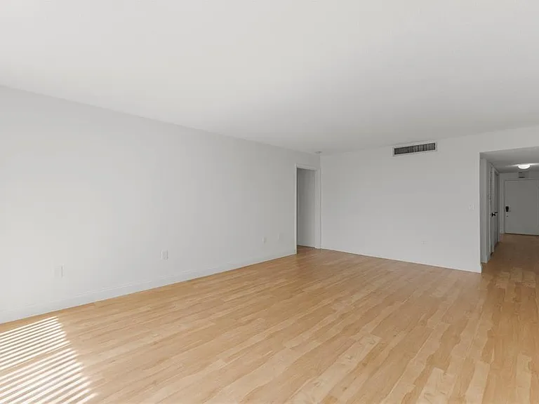 1001 Pearce Dr #302 — Photo 13