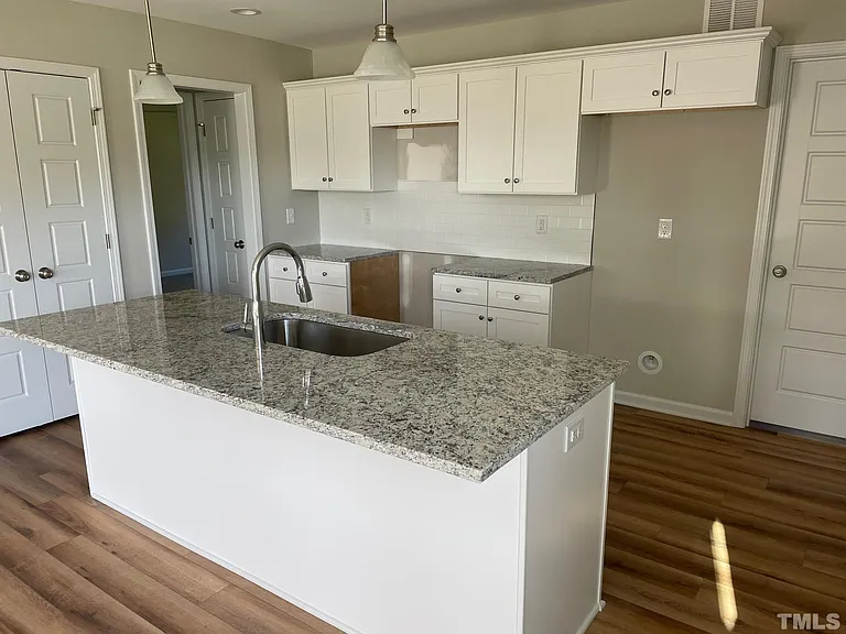 212 Mitchner St — Photo 2
