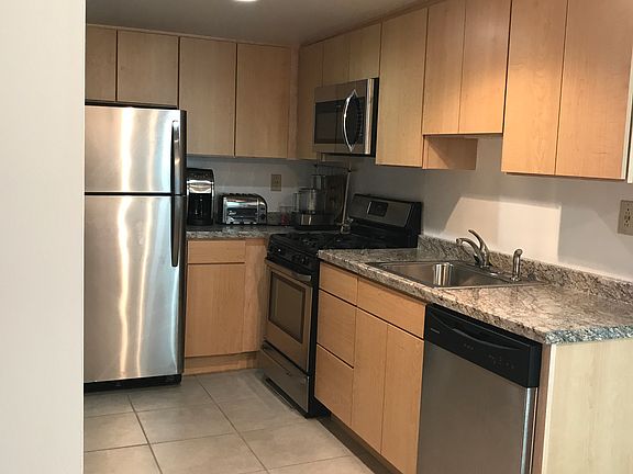 2nd image of 586 N Broadway