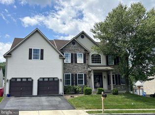 207 S Arthur Dr, Sinking Spring, PA 19608