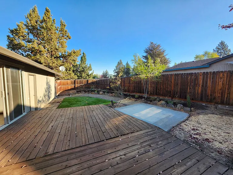 2858 NE Daggett Ln — Photo 15