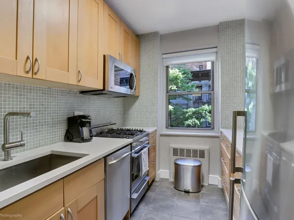 136 East 76th Street 4C image 3 of 10