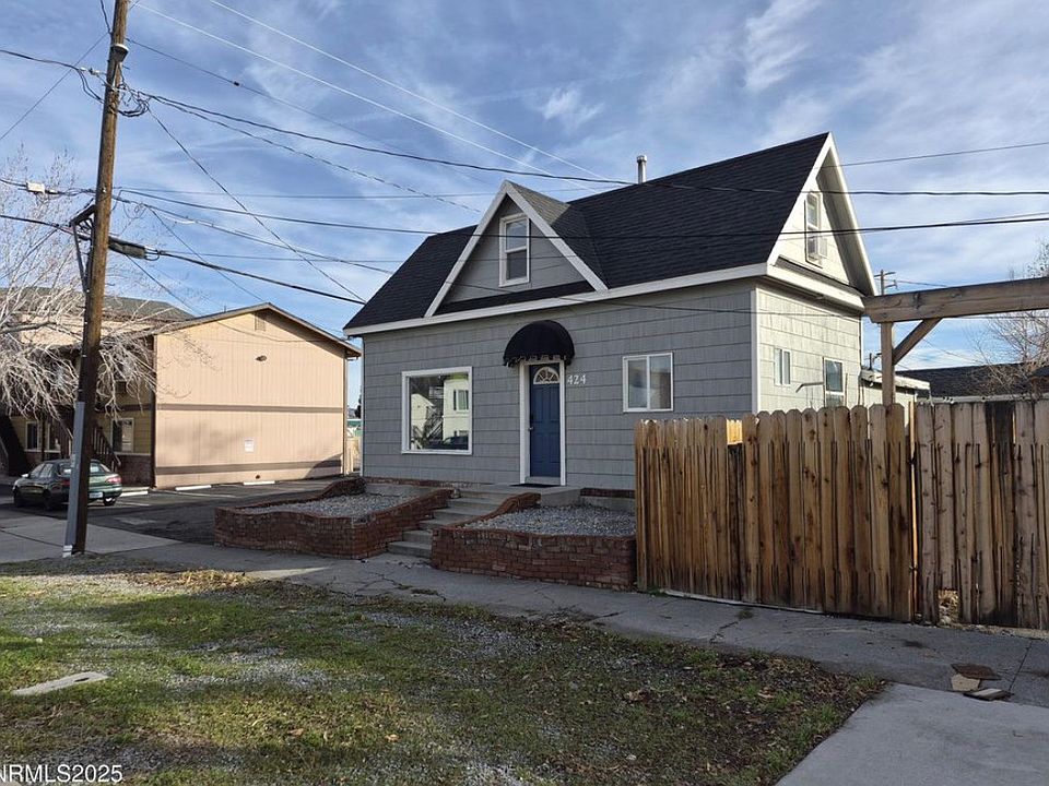 1st image of 424 W 10th St