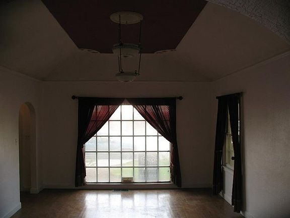 4th image of 366 E Olive Ave
