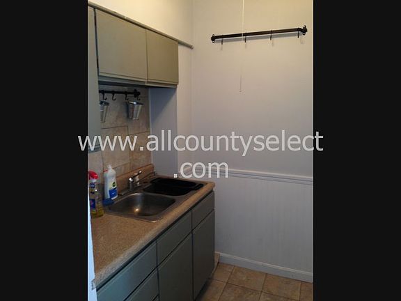 3rd image of 11 Essex St #1
