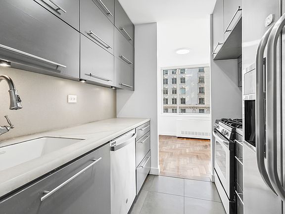 4th image of 2373 Broadway APT 706