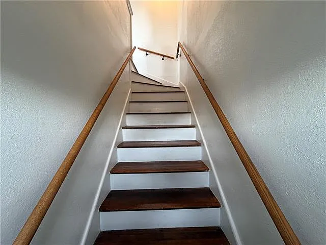 2 bed, 1.0 bath, 1000 sqft, $1,350 — Photo 2