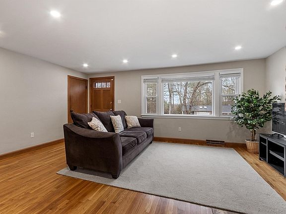 3rd image of 23 Monument Hill Rd